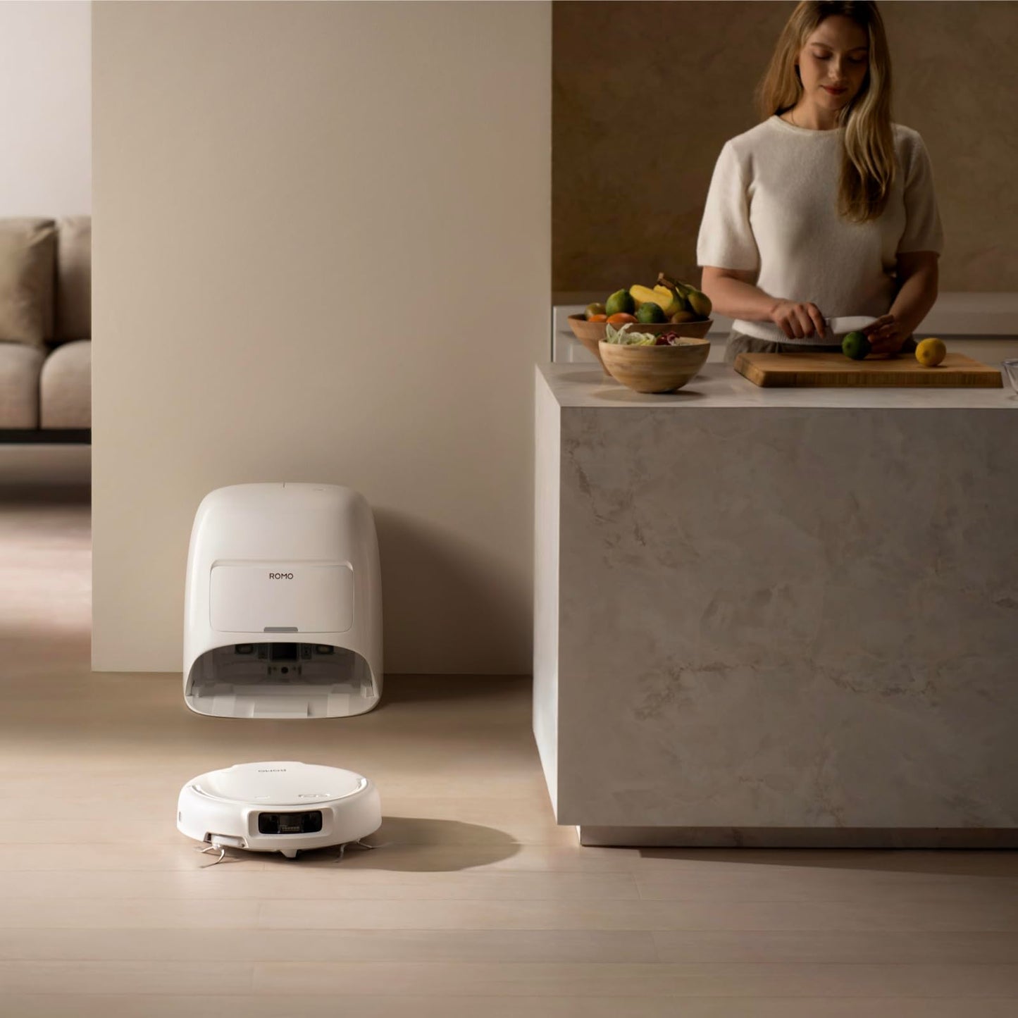 DJI ROMO S Robot Aspirateur Laveur, Aspirateur Robot de 25 000 Pa, détection de Niveau Drone, Deux Bras robotiques, 200 Jours sans Maintenance, Lavage et séchage Auto des tampons de serpillière