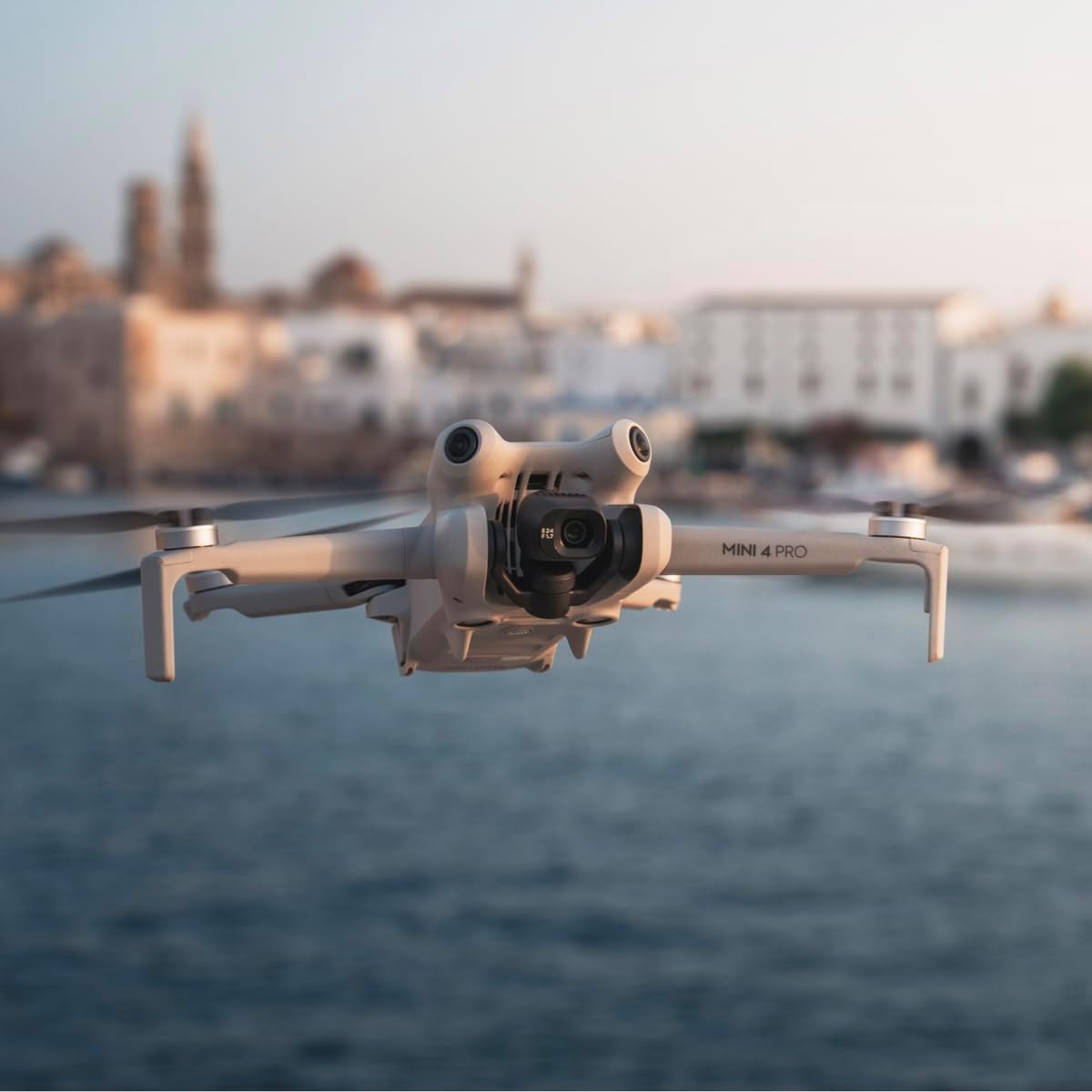 DJI Mini 4 Pro (DJI RC 2), Mini Drone Pliable avec Caméra 4K pour Adultes, Moins de 0,549 lb/249 g, Temps de Vol 34 min, Transmission Vidéo 20 km, Détection Omnidirectionnelle, C0