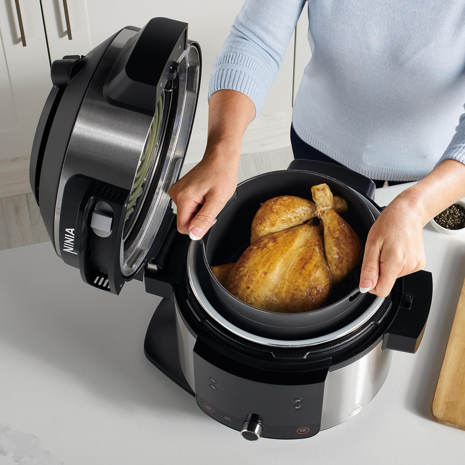 Ninja Foodi Multicuiseur avec SmartLid, 11 en 1, 6L, Autocuiseur Multifonction, Cuisson sous pression, Air Fryer, Friteuse à air, Vapeur combinée, Mijoteuse, Griller, Cuire, Acier inoxydable, OL550EU