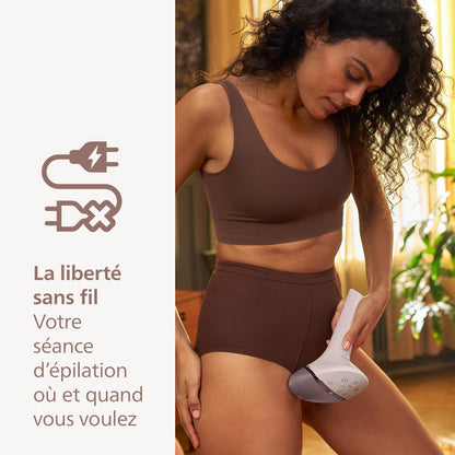Philips Lumea Série 9900, épilateur à lumière pulsée, technologie SenseIQ et SkinAI, 4 embouts pour le corps, le visage, le maillot et les aisselles, utilisation avec et sans fil (modèle BRI951/00)