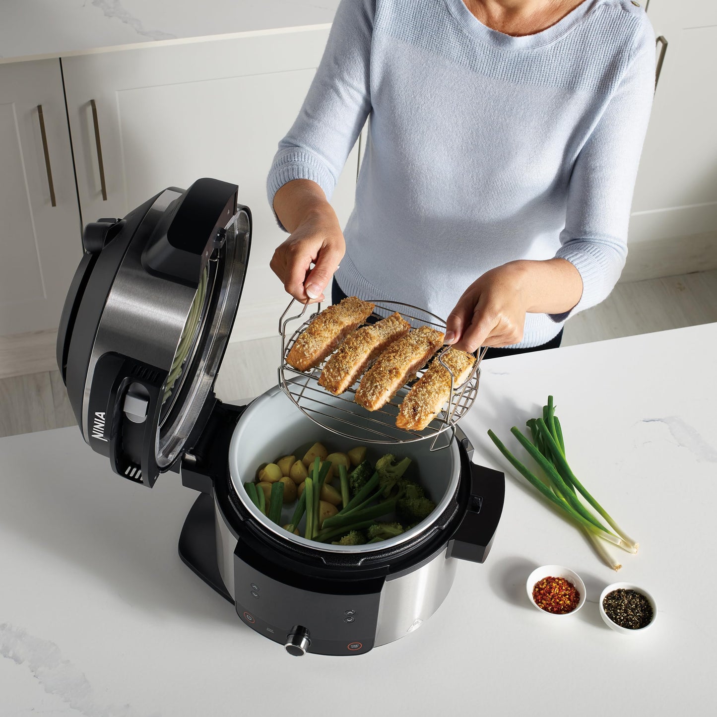 Ninja Foodi Multicuiseur avec SmartLid, 11 en 1, 6L, Autocuiseur Multifonction, Cuisson sous pression, Air Fryer, Friteuse à air, Vapeur combinée, Mijoteuse, Griller, Cuire, Acier inoxydable, OL550EU
